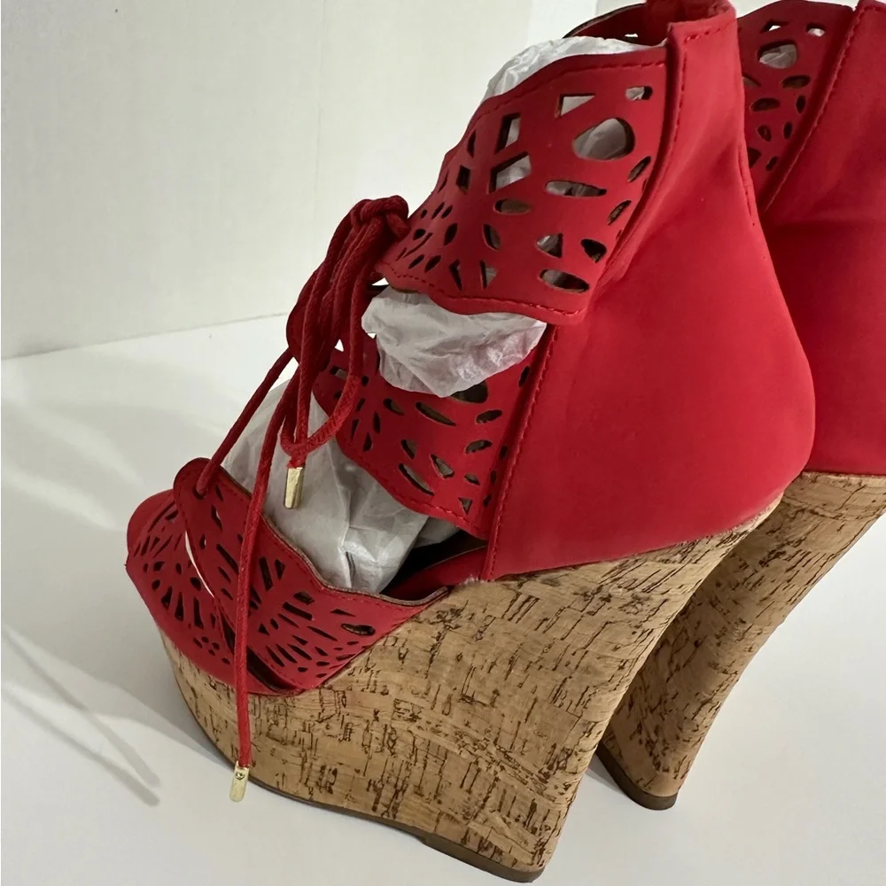 NIB JustFab Red Laser-Cut Cork Wedge Platform Sandals “Amalia” Y2K Size 8.5